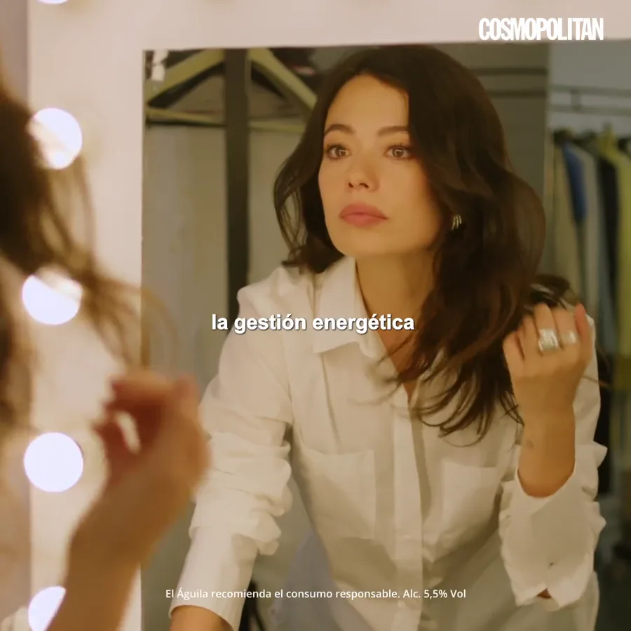 Fotograma de El Águila Dorada (Anna Castillo) para Hearst Made · Cosmopolitan